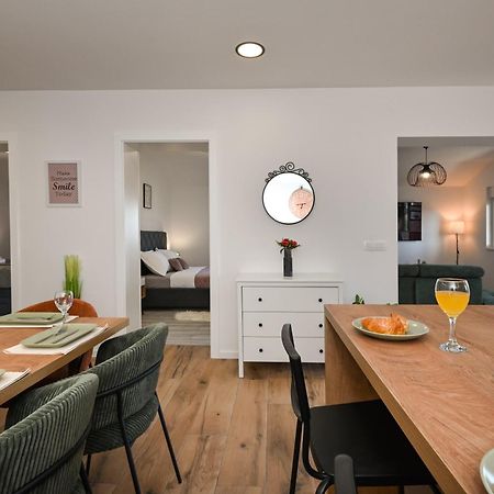 Veliki Apartman Petra Posedarje Exterior foto